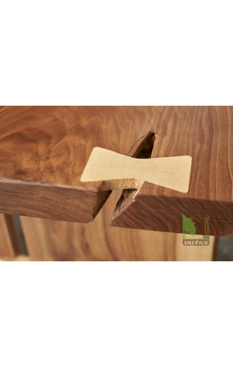 Fastening in a joiner's Swallow's tail